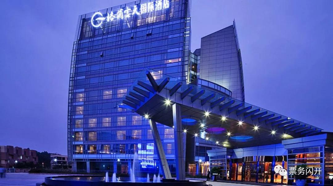 上图:曲阜香格里拉大酒店重庆某3星级酒店前台张女士:旅游旺季的时候