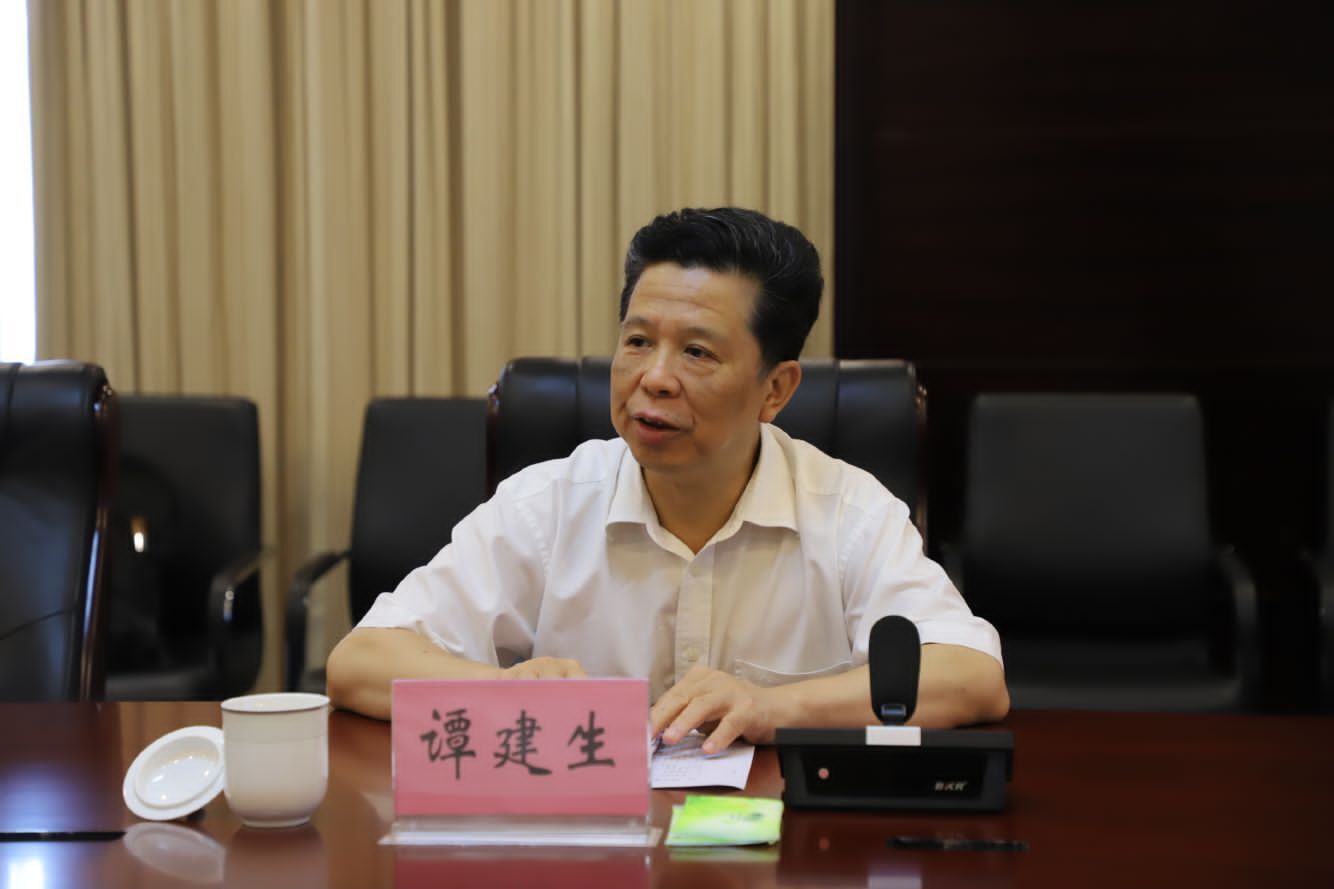 中广核集团到乐业县开展工作调研