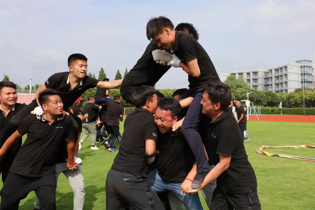 胜则举杯相庆,败则拼死相救 ——华测导航2019年中营销大会拓展活动