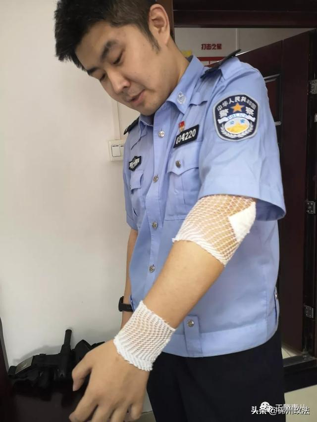 两秒钟这个警察挽回了一条命