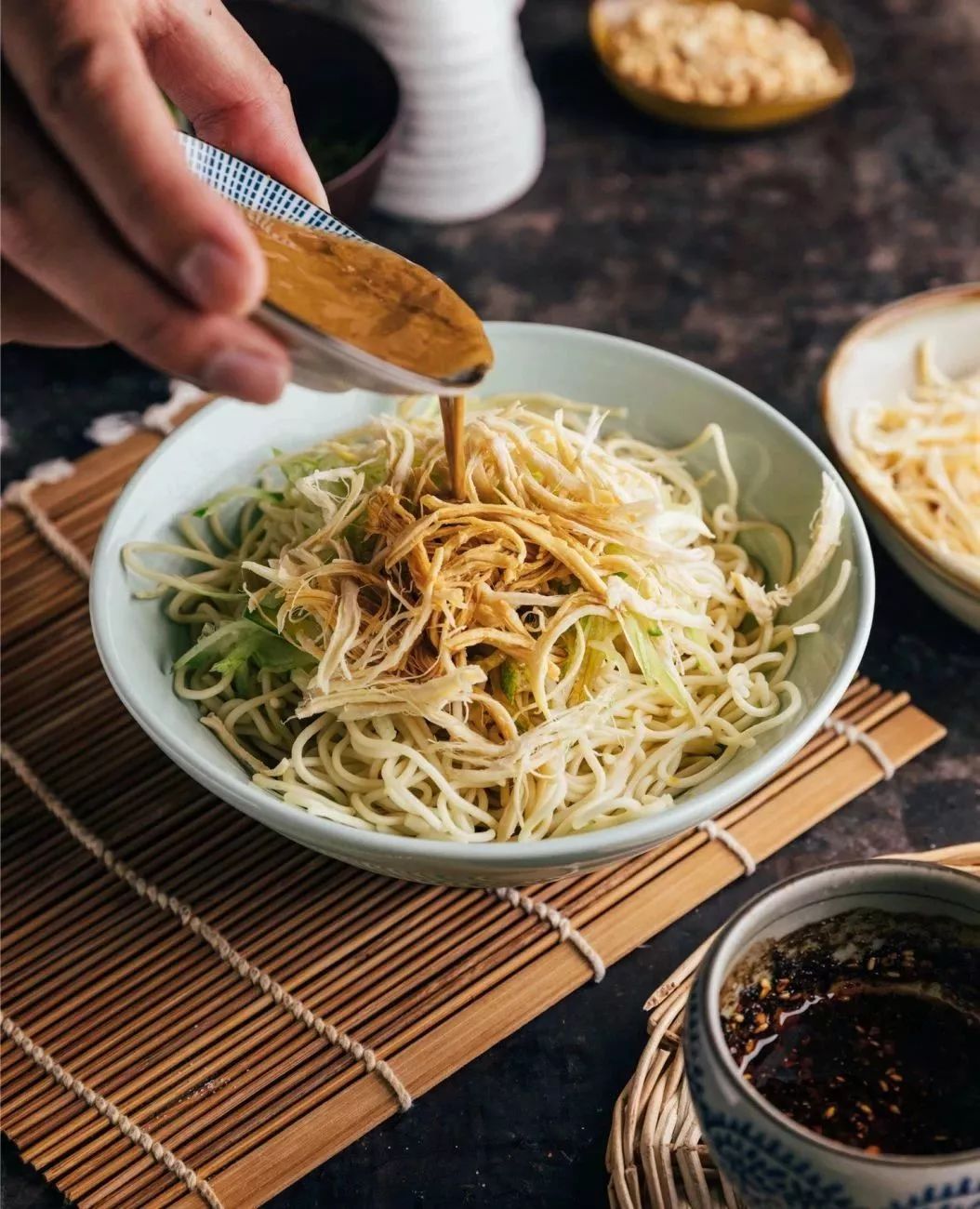 夏天就要吃凉面教你这么做好吃到没朋友