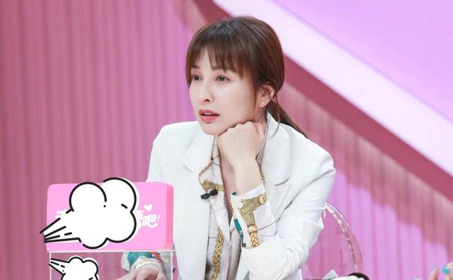 吴昕不与谢娜争风头,参加《脱口秀大会》,代表作一栏再被嘲?