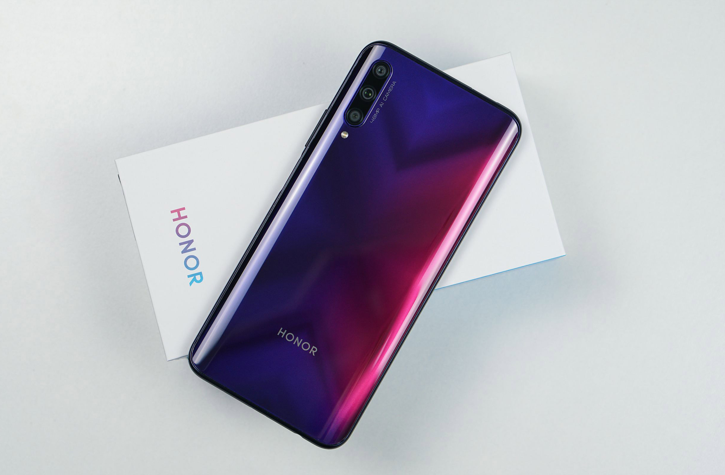 原创荣耀9x系列发布1399起香得一批无奈pro版本被自家v20抢了风头