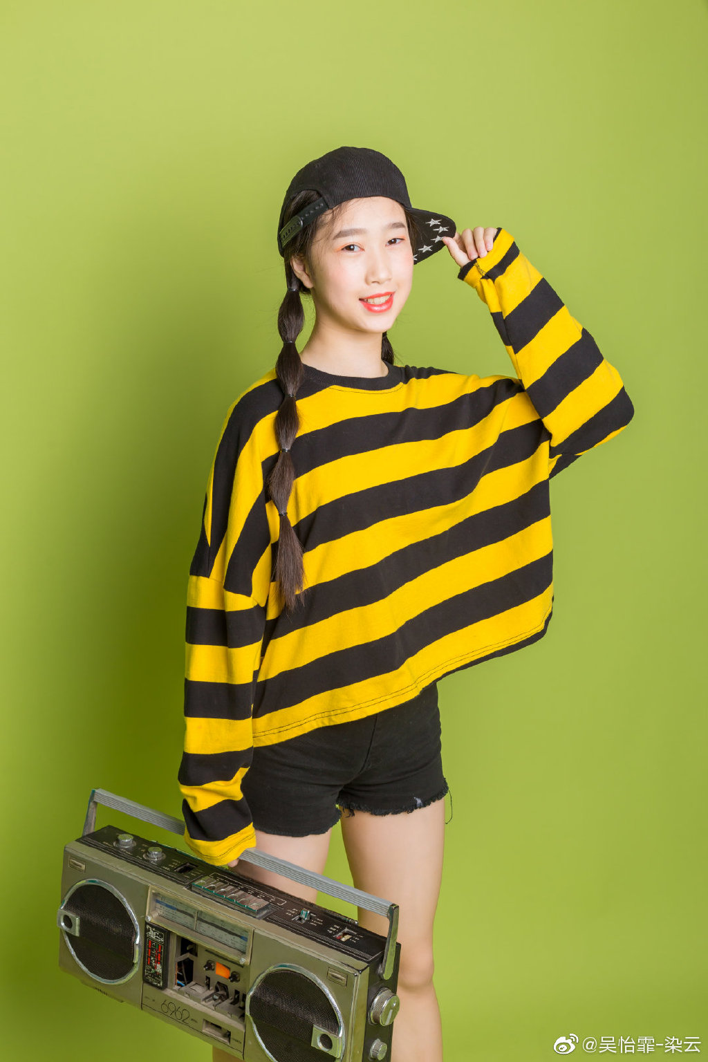 吴怡霏2019最新写真