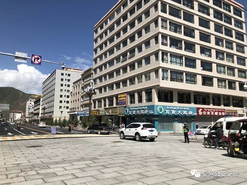 注意夏河县城区腾志路步行街路段实行单向通行