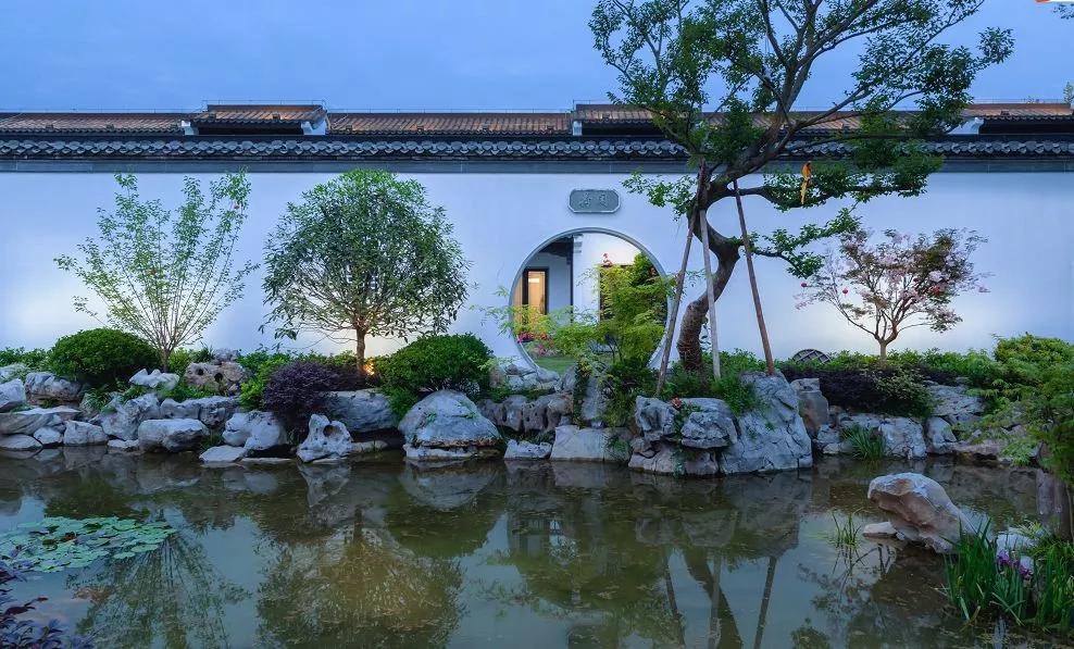 在小镇,更美好丨 恭喜上饶十里风荷荣获"上饶最具影响力楼盘"称号