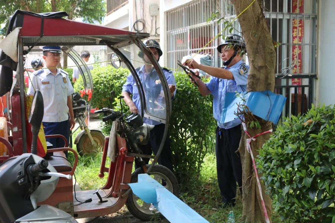 田陽大隊聯合縣房管局對電動車私拉電線充電出