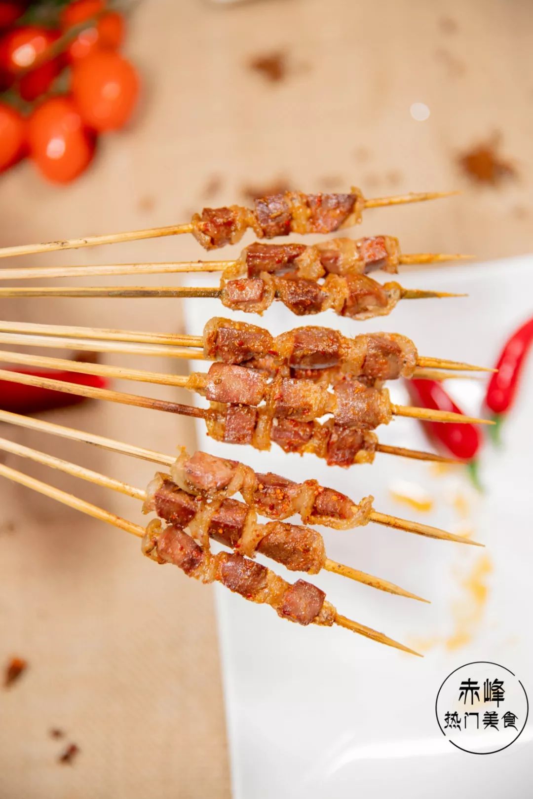 冷冻后的猪腰,烤制后会出现发黑发硬的口感,但在眼镜望京小腰,只有