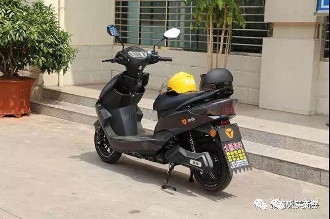 新平县首辆电动轻便摩托车成功上牌