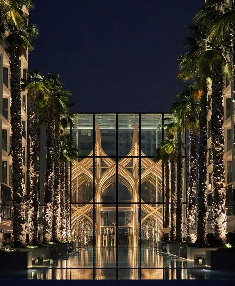 迪拜码头天际线尽收眼底fivepalmjumeirah酒店灯光设计