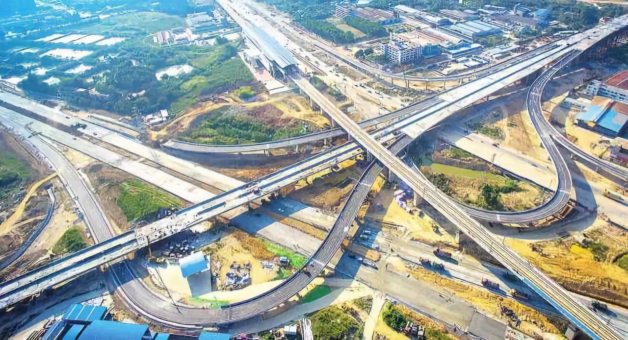 肇庆启用佛山至肇庆高速公路项目的工程规划,规划的肇明高速也会与现