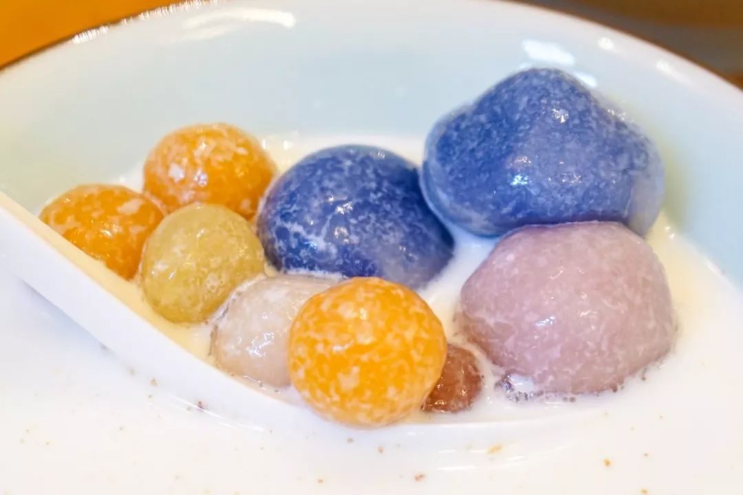 被吹爆的彩虹爆浆汤圆竟然是出自健身教练之手