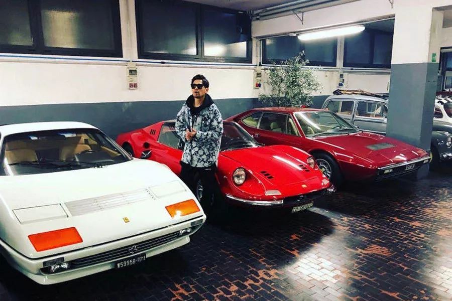 周杰伦座驾大盘点ae86蝙蝠车都不算最抢眼两台超千万