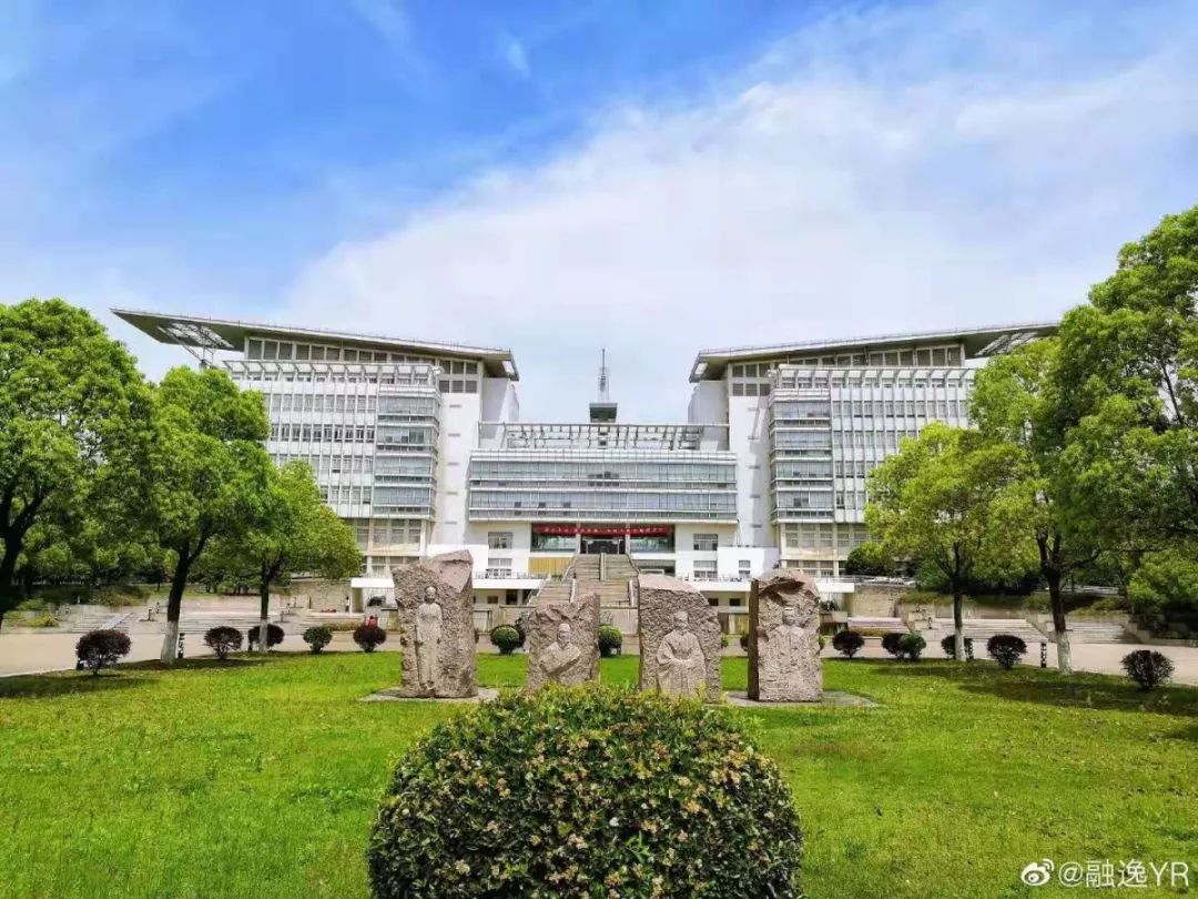 南京师范大学简称南师大,坐落于六朝古都南京市,共有三个校区,仙林