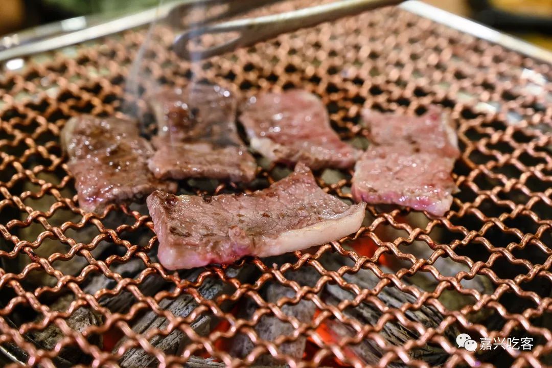 开哪儿哪儿排队的和牛级果木炭烤肉又开新店啦超仙环境美得不像话