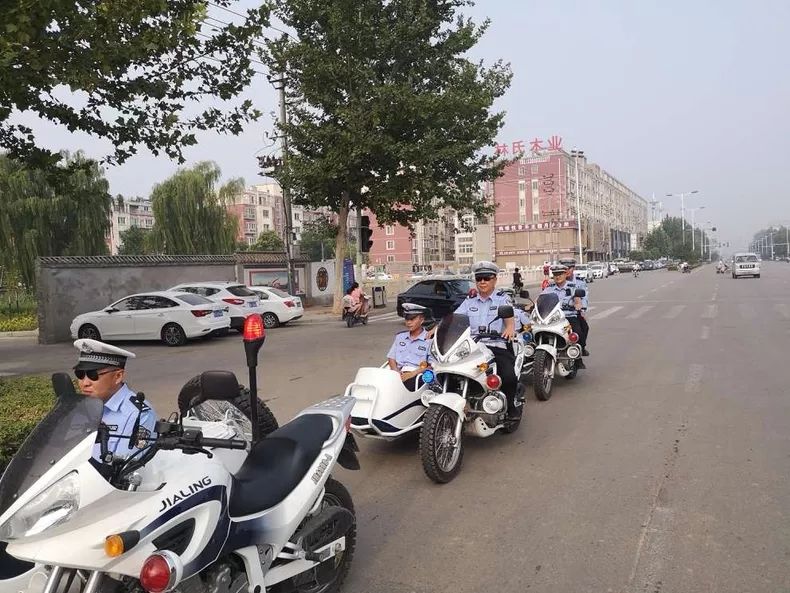 濮陽一面包車竟讓警車開道,一路警笛喊話!什麼情況?_救治