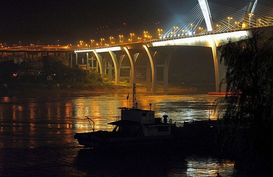 武汉长江大桥深夜跳桥图片
