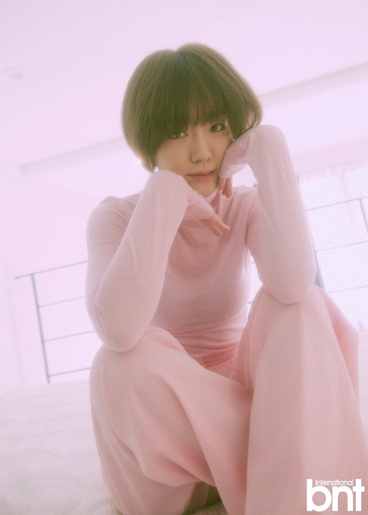 苏珠妍拍摄bnt写真 粉红色调衬托温柔性感