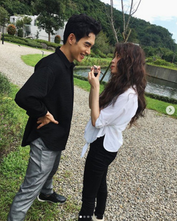 张书豪与欧阳妮妮同居实锤被拍到夜宿女方香闺24小时未离开