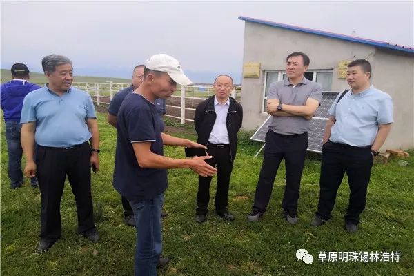 在昭苏县委常委,常务副县长粟若愚,县委常委,副县长何益龙和相关部门