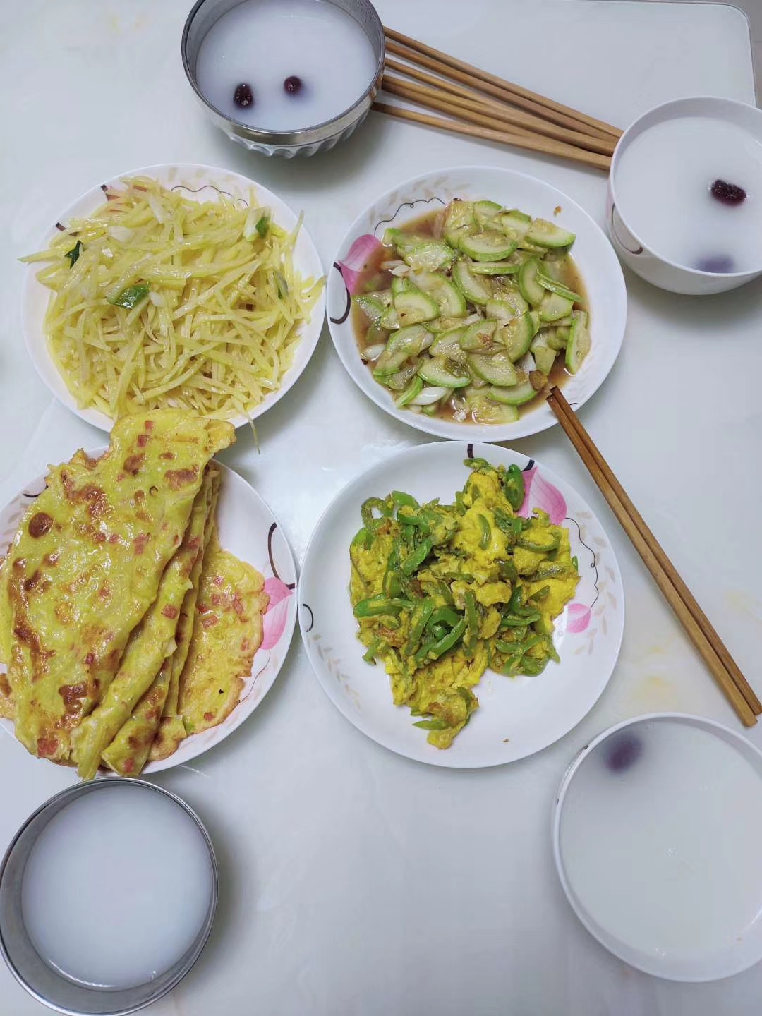 妈妈看到远嫁的女儿晒饭菜,一顿饭不到6块钱,眼泪止不住往下流