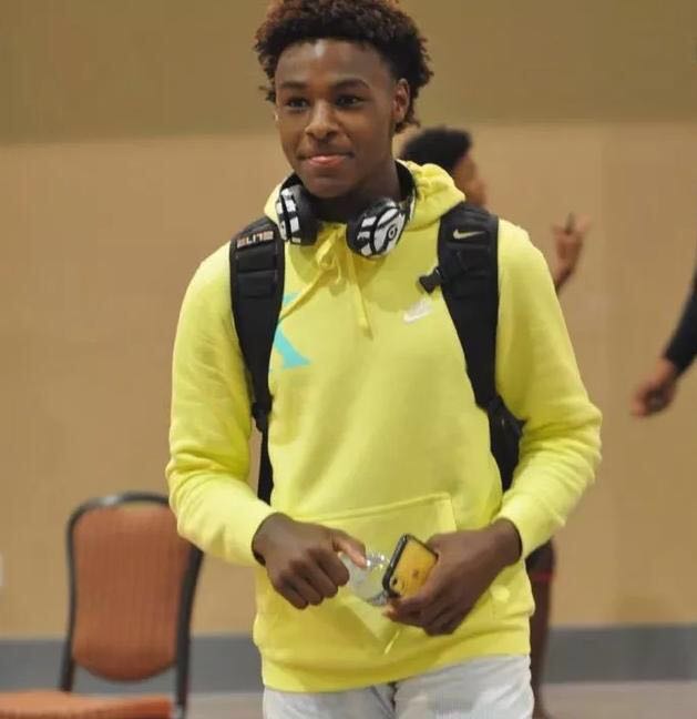 原创詹姆斯14岁儿子布朗尼和白人模特拍拖球迷比他爹当年下手还早