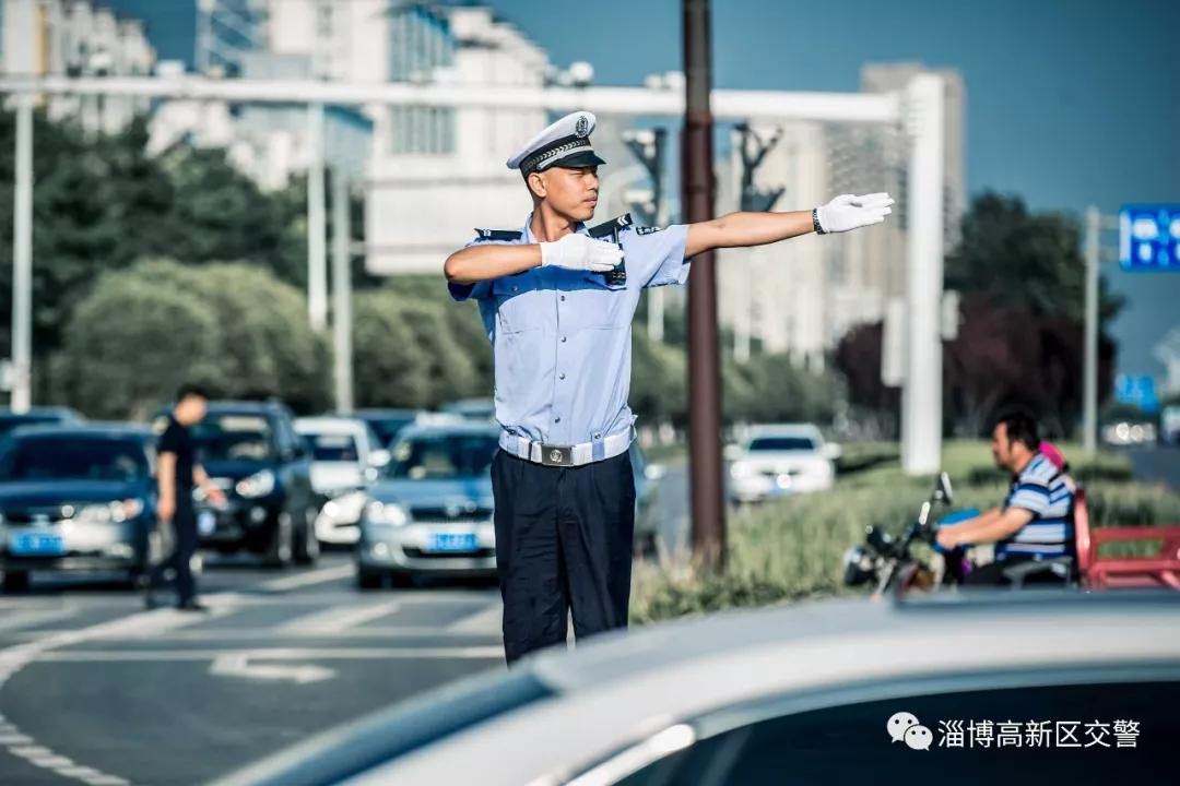 一波帅照来袭!交通高峰期的淄博高新区交警
