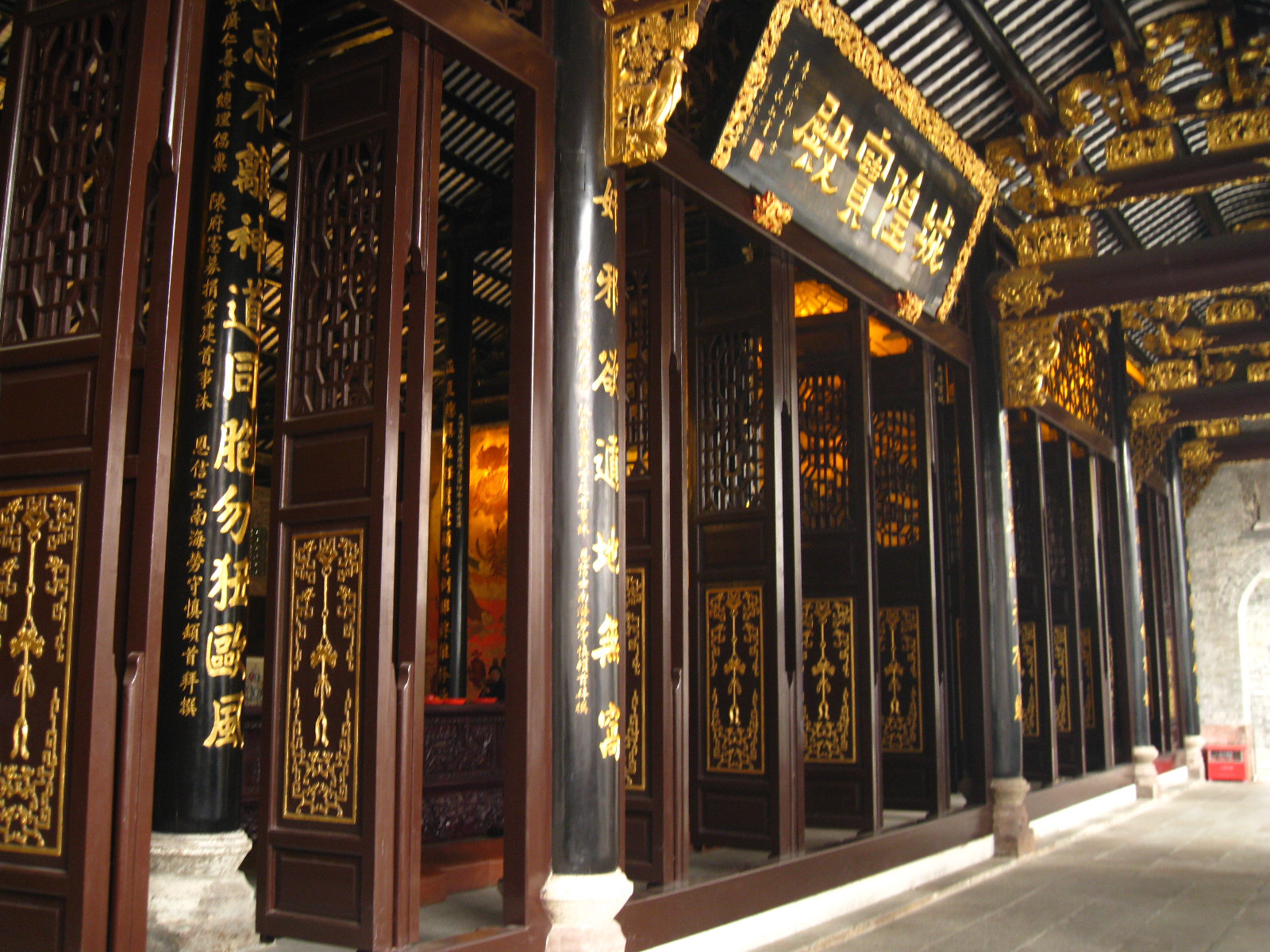 城隍庙旁边是广州南越王宫博物馆,时间充裕的朋友可以连带游览.
