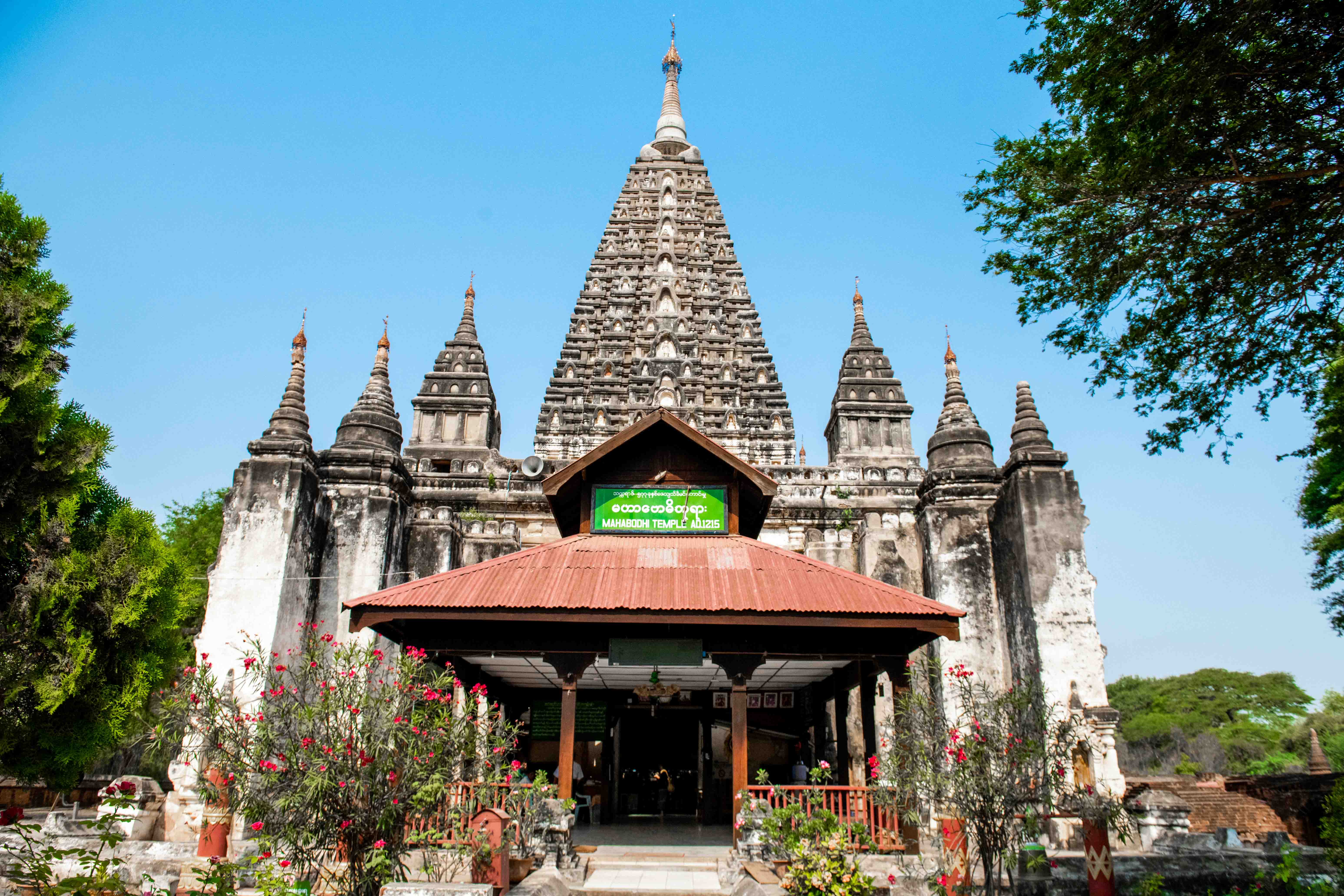 国外最奇葩寺庙之一,佛陀在此成佛得道,景区四周却是"中国味"