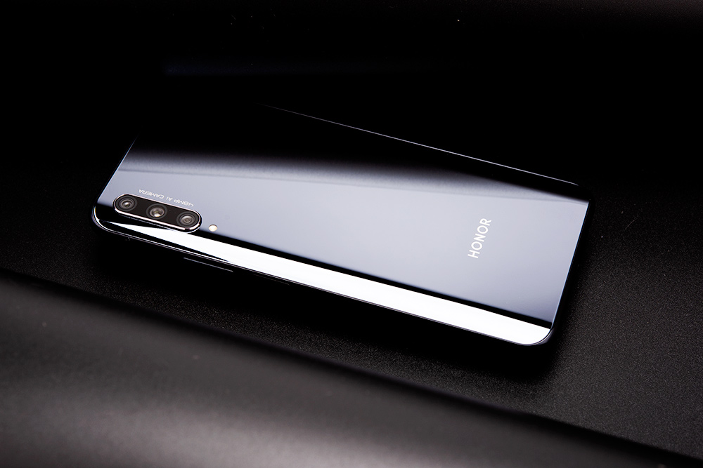 荣耀9xpro幻影黑图赏颜值出众的实力旗舰