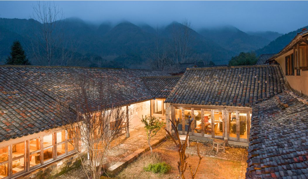 从"猪栏"到"狗窝",90 后乡二代领你走进"碧山之夜"