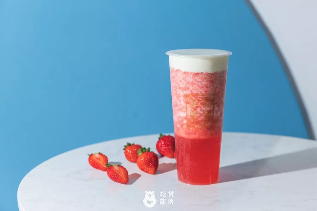 保证了每一口都带着草莓果肉茶原里美的颜值之最,肯定是芝士草莓冰