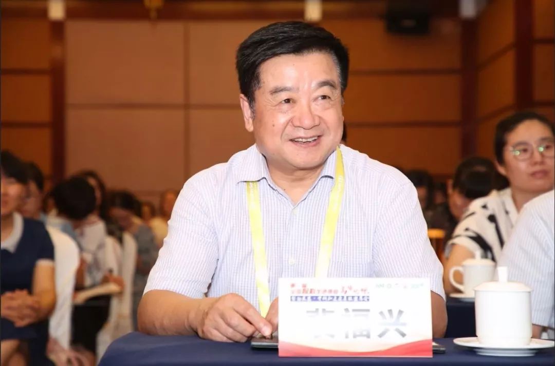 四川大学华西医院骨科学科主任裴福兴教授表达了对护理工作的肯定.