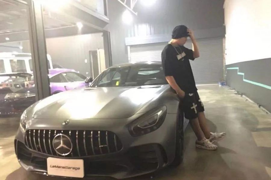 周杰伦座驾大盘点,ae86,蝙蝠车都不算最抢眼,两台超千万!