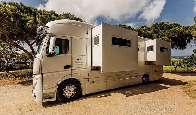 奔驰顶级房车车长106米淋浴厨房厕所一应俱全可坐8人