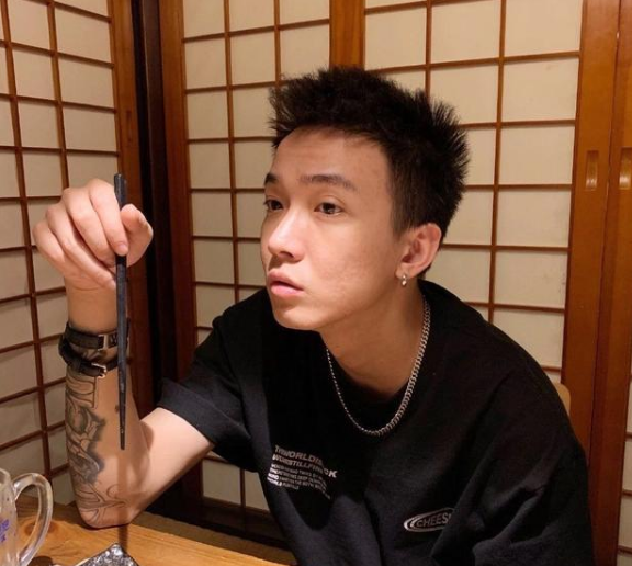 tizzy t拆掉了脏辫,成了微博粉丝最多的说唱歌手.