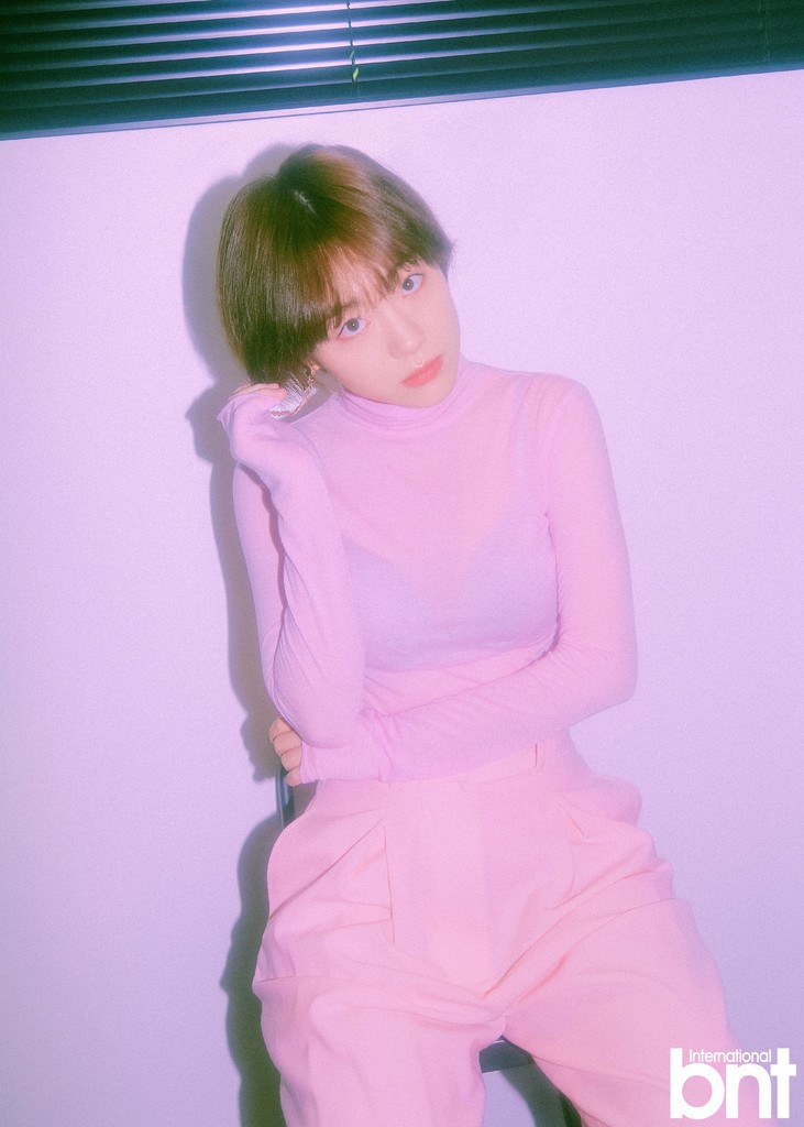 苏珠妍拍摄bnt写真 粉红色调衬托温柔性感