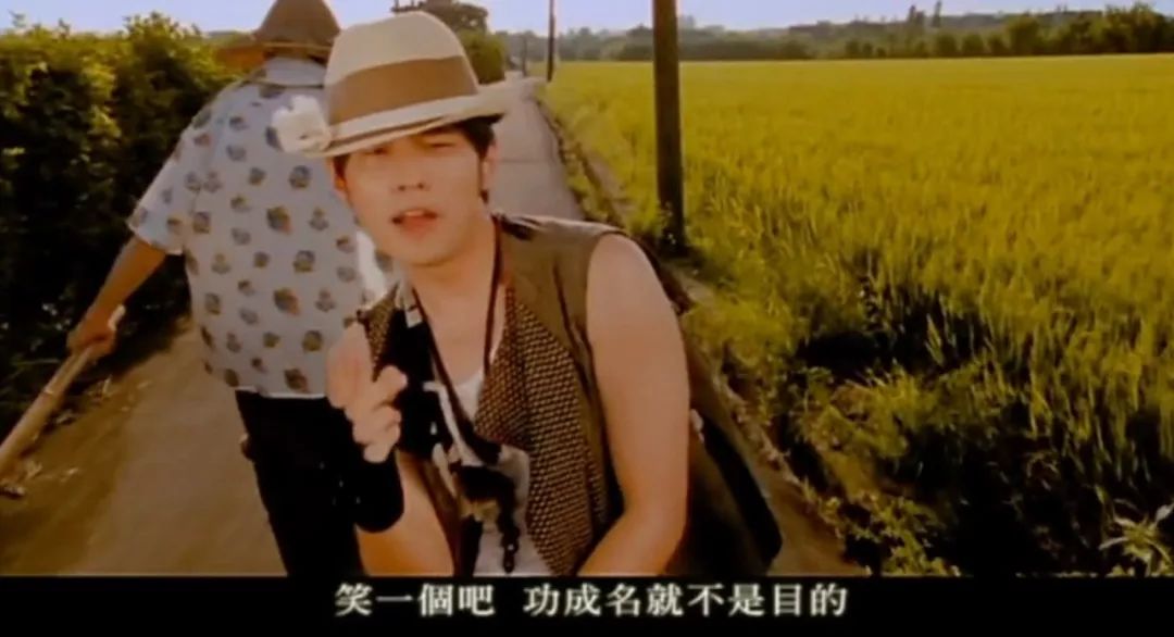 勉励世人的《稻香》,再现了《梯田》的田园情思,写得纯真动人.