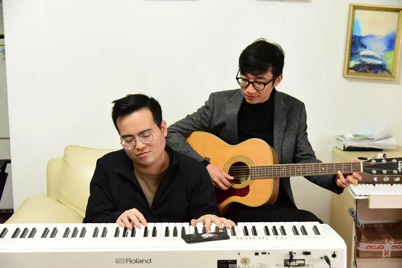 送别高至凡,厦门六中师生唱响《夜空中最亮的星》,请在天堂继续歌唱.