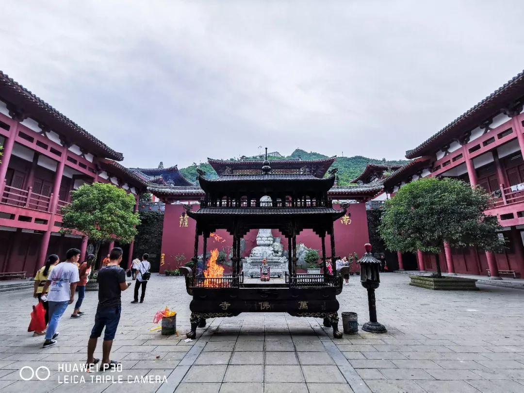 遵义金鼎山寺庙图片