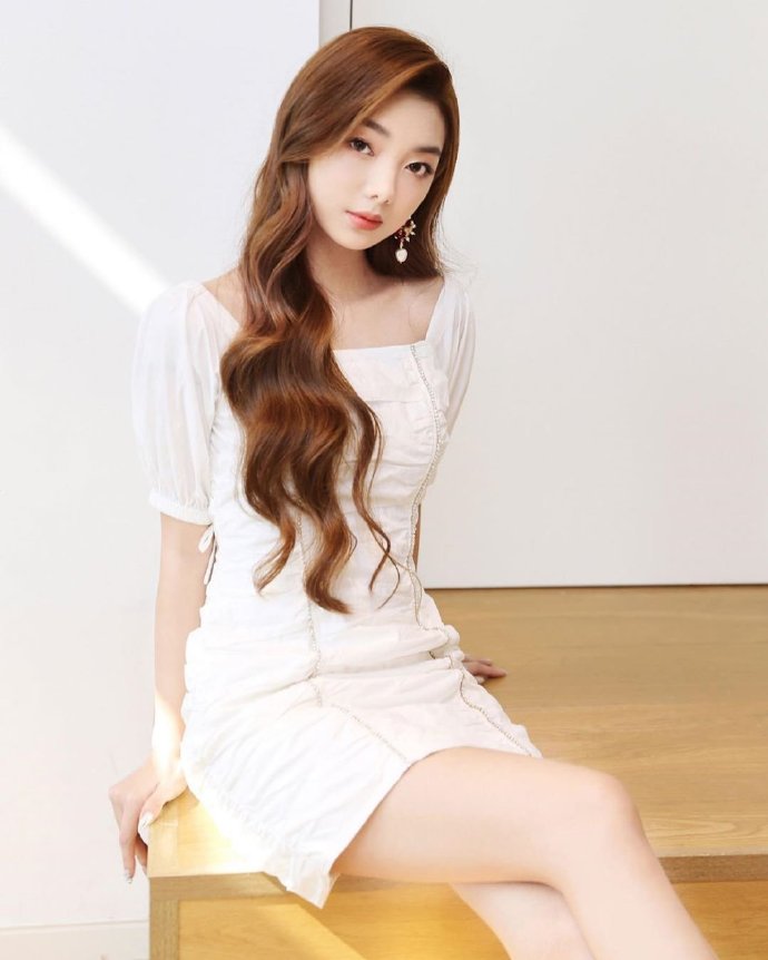 最近两个月紫宁和李紫婷所遭遇的困境明显好转了不少,紫宁得到了不少