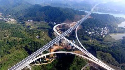 我和我的祖国征文选登彭新平感受高速之美写给炎陵县第一条高速衡炎