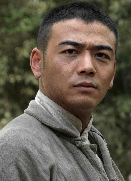 比"小包总"酒窝夹绿豆更可怕的,是黄晓明贾乃亮张翰的中年油腻_杨烁