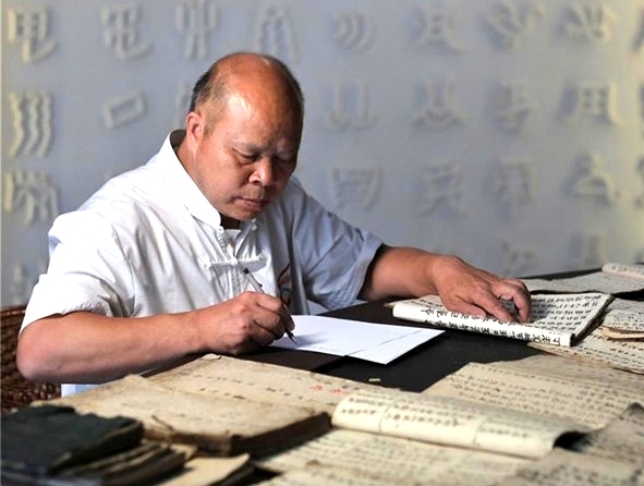 网讯水书是水族的古老文字,在民间,能看懂"水书"的人被称为"水书先生"