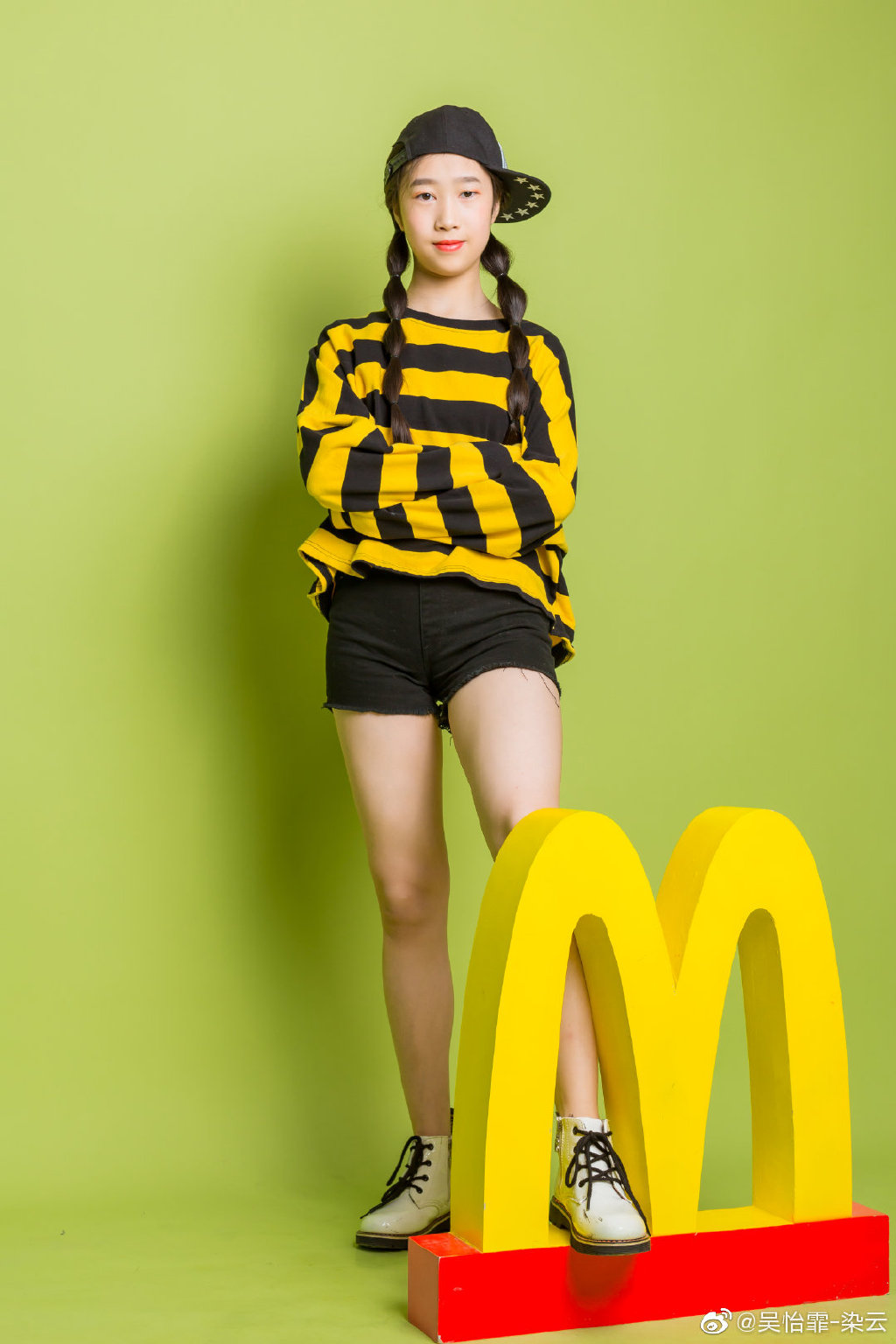 吴怡霏2019最新写真
