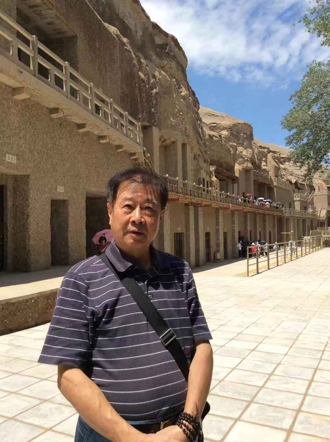 八师37团宣传队战友相聚兰州,到莫高窟和玉门关等景点旅游_王铭