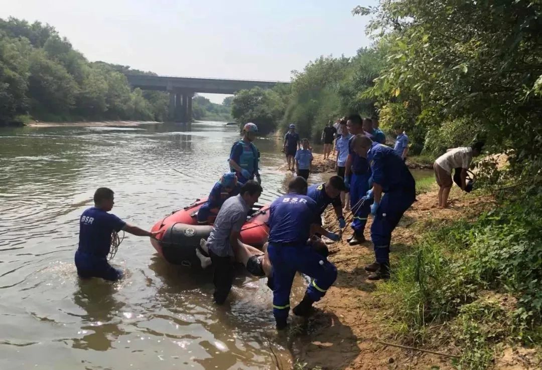 桐城双新开发区高速桥下有人落水,令人惋惜的是