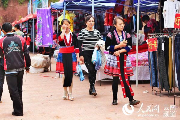 人民网 程浩 摄云南省普洱市江城哈尼族彝族自治县曲水镇坝伞村以前没