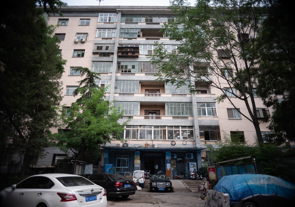 1/87月23日报道,福绥境大楼是20世纪50年代北京建立起的三座公社大楼