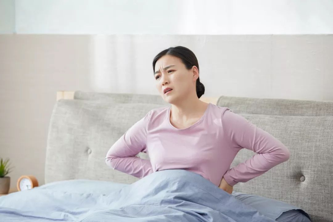 诱发腰痛的原因有很多,肾脏问题只是其中一种,因此出现腰痛的症状时
